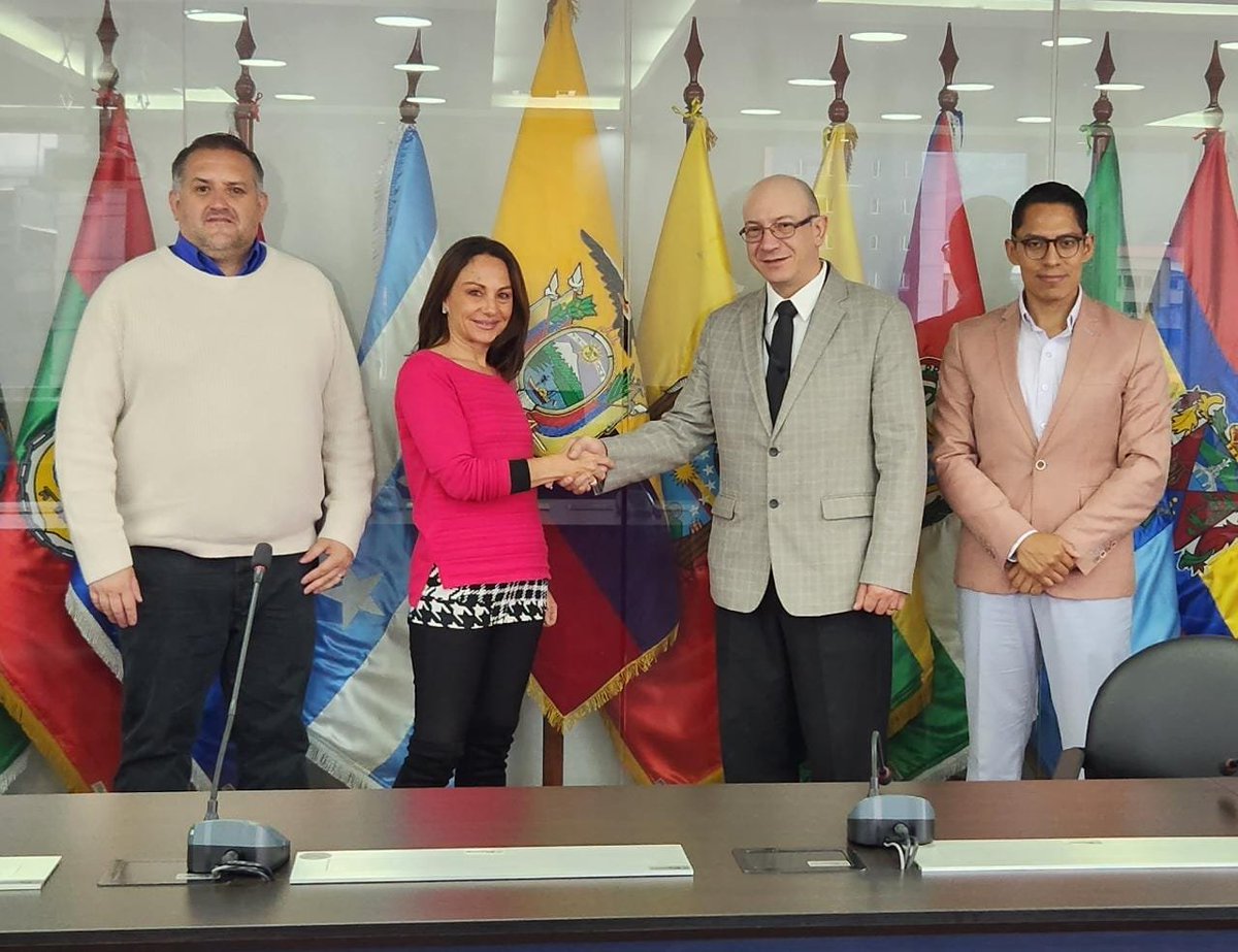 CongopeEcuador's tweet photo. ✅Nuestra directora ejecutiva, @IsabelProano mantuvo una reunión de acercamiento con Miguel Hernández, director residente de International Republican Institute @IRI_es, a fin de generar 🫱🏽‍🫲🏼líneas de trabajo enfocadas al fortalecimiento de capacidades de los GAD provinciales👩‍🏫🧑‍🏫 https://t.co/QVo7zD6XO8