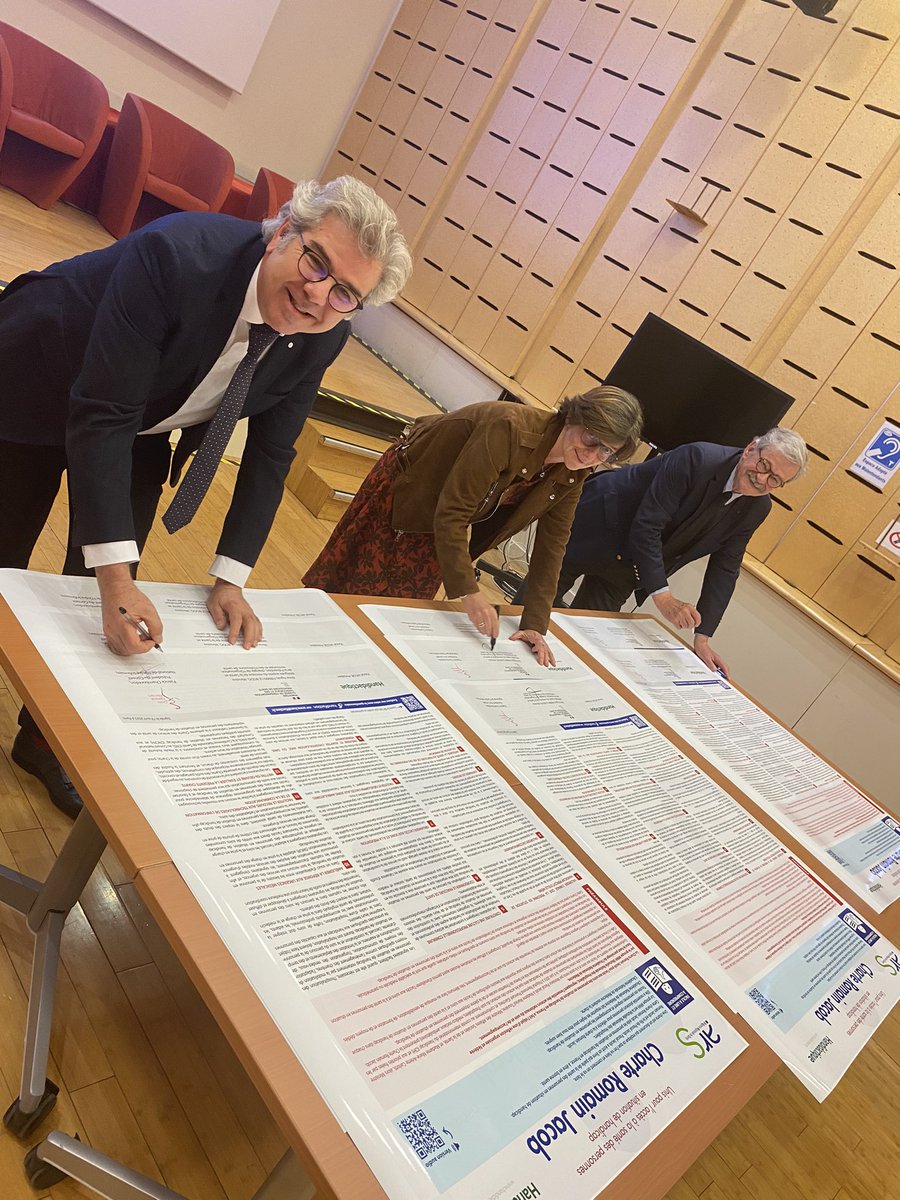 handidactique's tweet photo. Aujourd’hui nous avons eu l’honneur de signer à la #CRAMIF la #charteRomainJacob avec l’@OrdreInfirmiers et Madame la Ministre @agnesfirmin 
Merci aux infirmières/infirmiers engagés quotidiennement dans l’accompagnement et l’accès à la santé des personnes vivant avec un handicap https://t.co/PhWB3gqEMG