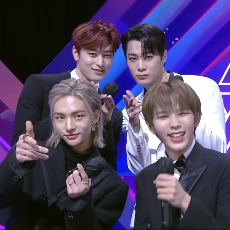 cchhyunjinista's tweet photo. Sabemos que esta noticia ah caído como balde de agua fría a la comunidad, Moonbin fue un gran amigo y hyung de nuestro Hyunjin, les pedimos respeto a la situación y que porfavor abstengan comentarios innecesarios, así mismo les pedimos mostrar apoyo y respeto. Love you Moonbin 💕 https://t.co/o2c6Y9wdSc