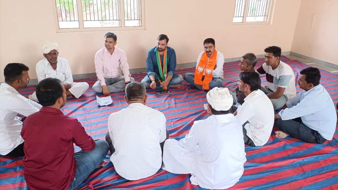 AlkeshBjp's tweet photo. આજ રોજ ધાનેરા તાલુકા યુવા મોરચાની આગામી કાર્યક્રમો  (બુથ સશક્તિકરણ,સરલ એપ,મન કી બાત)  ખીમત જીલ્લા પંચાયત ની બાપલા ગામે બુથ ઇન્ચાર્જ સાથે બેઠક યોજાઇ https://t.co/2Vfp49QfGv