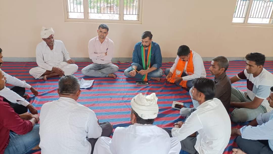 AlkeshBjp's tweet photo. આજ રોજ ધાનેરા તાલુકા યુવા મોરચાની આગામી કાર્યક્રમો  (બુથ સશક્તિકરણ,સરલ એપ,મન કી બાત)  ખીમત જીલ્લા પંચાયત ની બાપલા ગામે બુથ ઇન્ચાર્જ સાથે બેઠક યોજાઇ https://t.co/2Vfp49QfGv