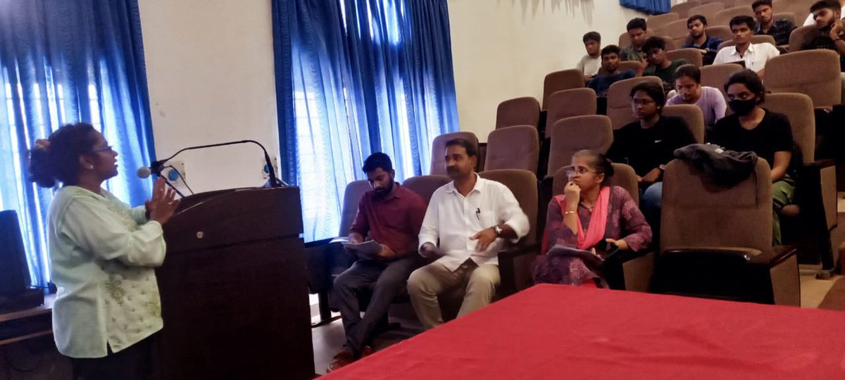 spnorthgoa's tweet photo. PI Saroj from Goa Police and faculty GEC Aysha madam clearing the queries today in an interactive session with participating teams from Goa Engineering College for creating e Beatbook in ongoing goa police createathon.
#createathon
#smartpolicing https://t.co/i0CZ7FAkON