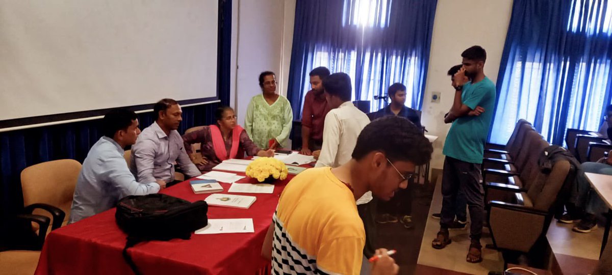 spnorthgoa's tweet photo. PI Saroj from Goa Police and faculty GEC Aysha madam clearing the queries today in an interactive session with participating teams from Goa Engineering College for creating e Beatbook in ongoing goa police createathon.
#createathon
#smartpolicing https://t.co/i0CZ7FAkON