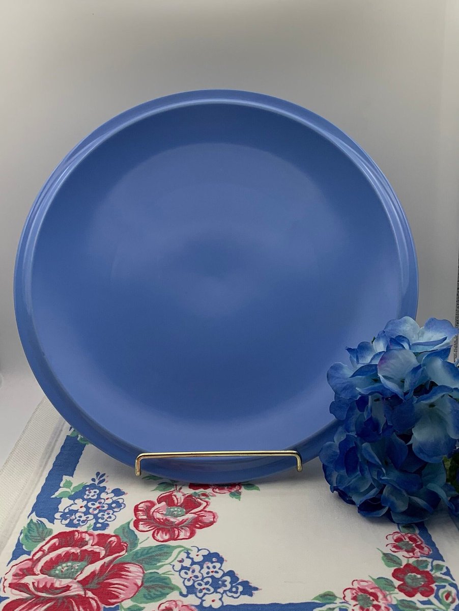 LilyDogAntiques's tweet photo. Excited to share this item from my #etsy shop: Vintage Vernon Kilns Ultra Californian Chop Plate, 14" Blue Chop Plate or Platter, Mid Century Modern Pastel Dinnerware, #vernonwareplatter #vintagechopplate #vintageplatter #roundplatter #pasteldinnerware https://t.co/voGe9GoFSf https://t.co/YSEFHPysHS