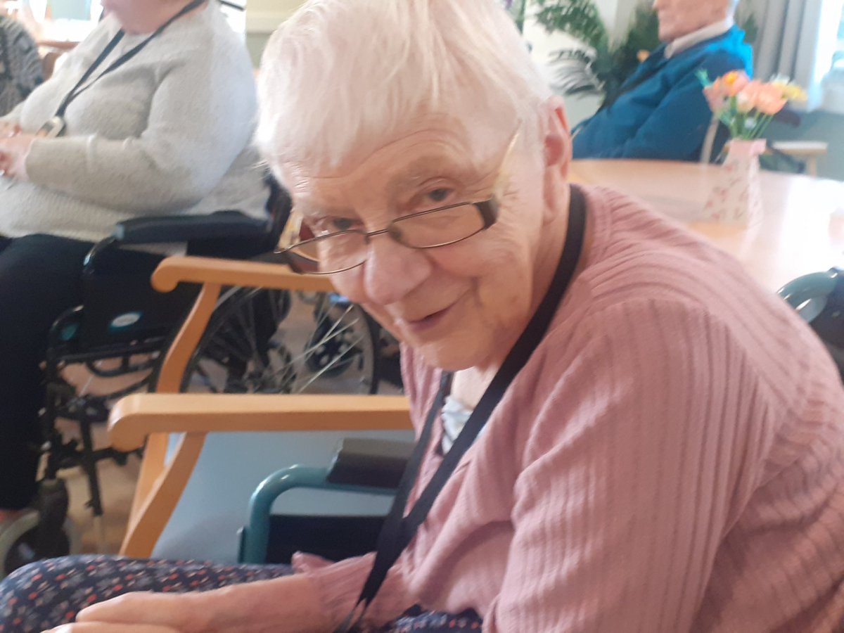 StEdithsCourt's tweet photo. Sunshine and music with Andy Farrow
@AnchorLaterLife #Anchoractive #singalong #Smile https://t.co/fK0AH4nntK