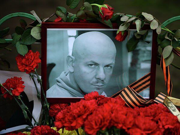 Eliamonterosso's tweet photo. @UKRinIT Oggi sono 8️⃣ anni da quando #Buzina , il noto giornalista indipendente ucraino Oles, è stato assassinato a sangue freddo a Kiev. Si è opposto fermamente all'ascesa del neonazismo e al colpo di stato del 2014 in Ucraina.I suoi assassini vagano liberi con i loro "amici" neonazisti https://t.co/QwboNiXzb6