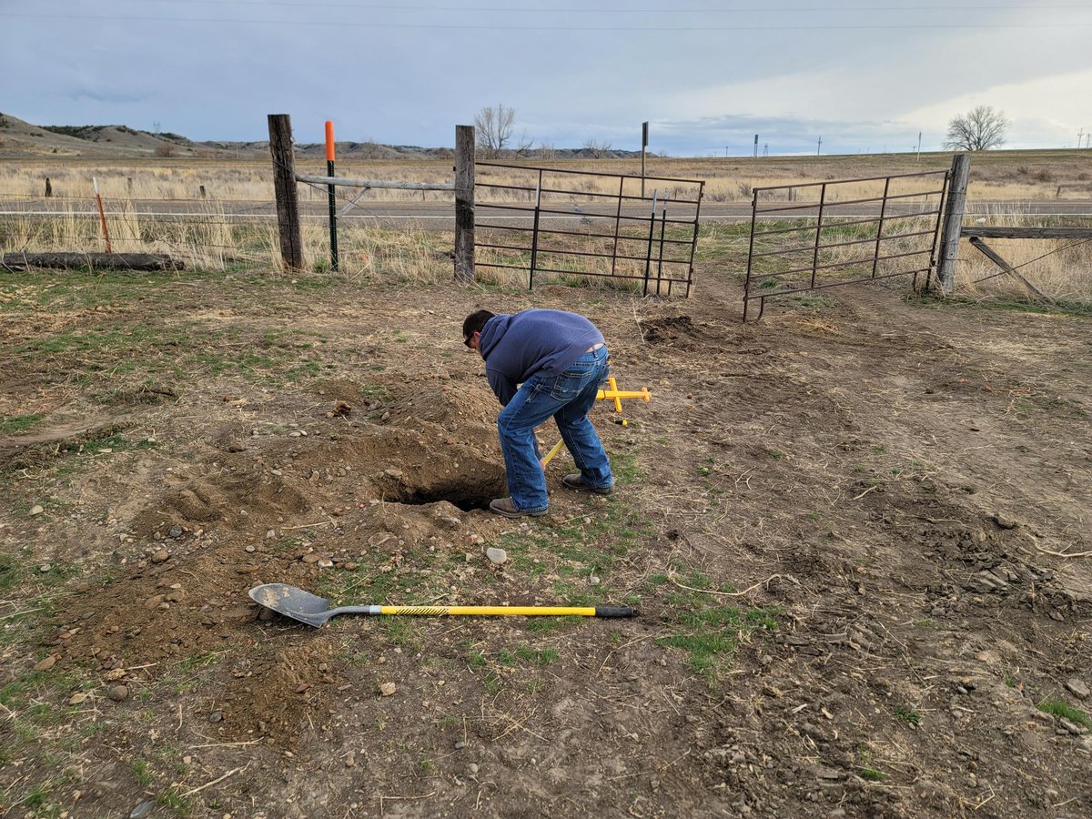 midriverscomm's tweet photo. ๐ฃWe want to recognize our techs who were out after dark repairing a fiber cut. A large fiber on a main route was cut clean through, but thanks to our self-healing redundant ring, most customers didn't even notice! PLEASE call 811 before you dig!๐ฒโ๏ธ #811 #mt811 #callbeforeyoudig https://t.co/HZMtZFfZwI