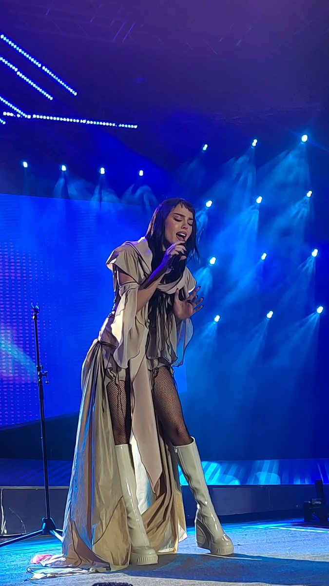 Betho_cast's tweet photo. Estar así de cerquita de tu artista favorito, disfrutar de su concierto, su arte, su musica, y toda su energía uno se llena de #XT4S1S ❤️🔥 love u @dannapaola erws una chingona.
#xtasistour #XT4S1STOUR #FNSM2023 #Aguascalientes #SanMarcos https://t.co/KulIRyTKVJ