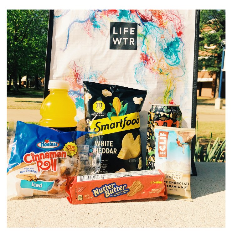 UAFSEats's tweet photo. Good morning, win a snack pack today by sending us a picture of your favorite food from the Food court or Lion's den. Winners will be announced later today 🖼️🍟🥨🥪🌮🌯#winitwednesday https://t.co/8T9XFJKVRn