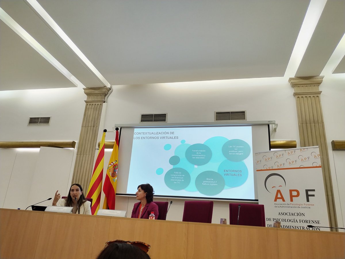 Escuchando a mi querida <a href="/ainagasso/">Aina M. Gassó</a> que nos está contando cómo se lleva a cabo la evaluación forense en Ciberviolencia Sexual.
#PsicologiaForense