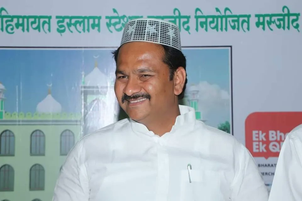 patil_abhijeet1's tweet photo. पंढरपूर इफ्तार पार्टी!
स्टेशन मज्जिद,पंढरपूर येथे रमजान निमित्त दावत-ए- रोजा इफ्तार पार्टीचे आयोजन करण्यात आले. यावेळी हिंदू-मुस्लिम बांधवासोबत इफ्तार करून रमजान ईदच्या शुभेच्छा दिल्या.
#Ramjan #eftar #ramadan2023 https://t.co/1MQK8ogrsa