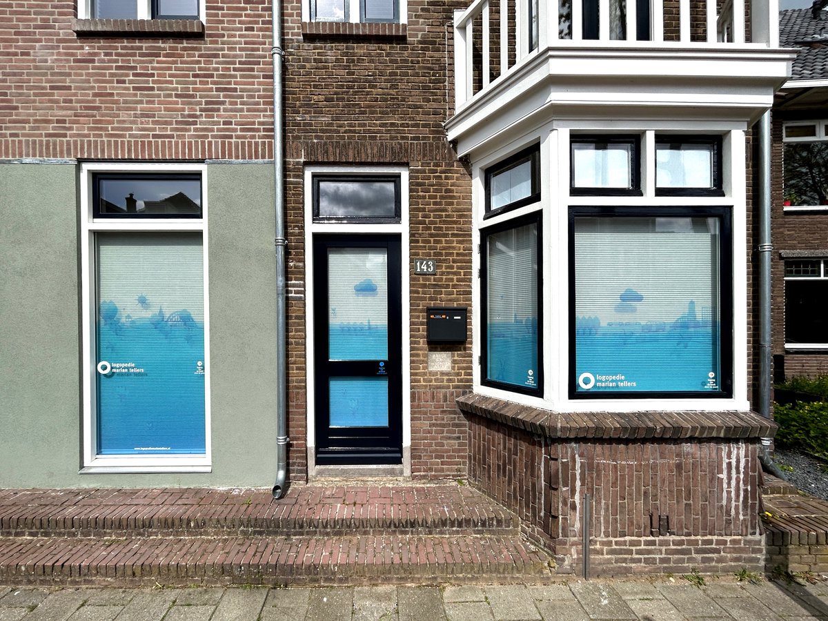 NEW SIGNING &amp; WAYFINDING

Zo'n 10 jaar geleden ontwikkelden we de huisstijl voor logopedie praktijk Marian Tellers, met vestigingen in Nijmegen en Arnhem. Sindsdien werken we voor ze. Vorige maand kregen we de vraag de gevel van hun nieuwe locatie te doen. Net geplakt!