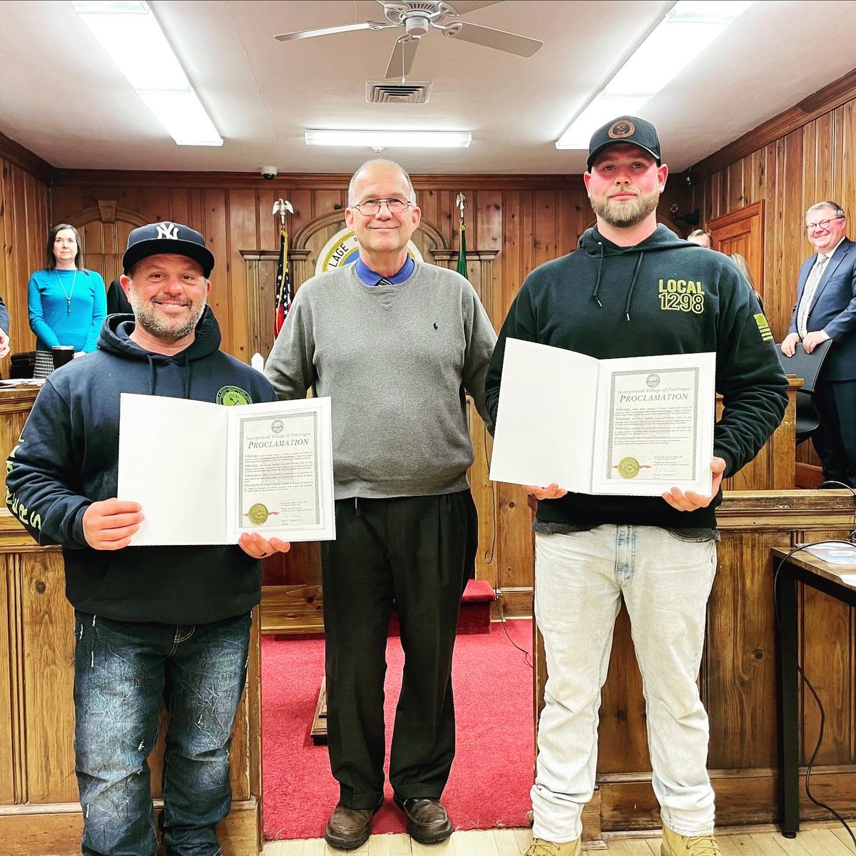 NYSLOF's tweet photo. Laborers don’t just build New York, they protect it, too!
Earlier this month, 2 Laborers’ #Local1298 members – Robert Bailey and David Accardi – saved four residents from a house fire on Brightwood Street in Patchogue, Long Island. https://t.co/53Hi9caS1b