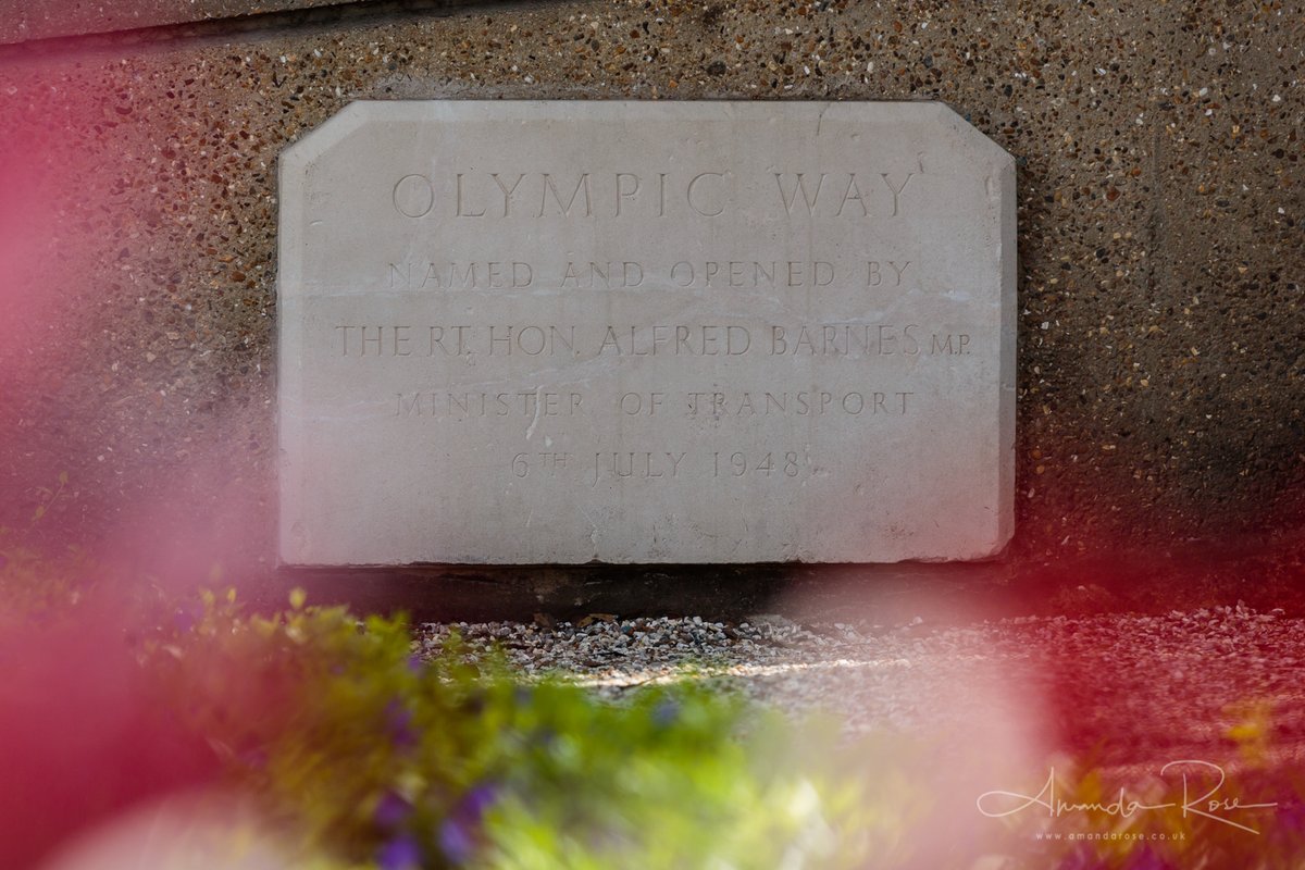 Wonderful restoration work of the original Olympic Way plaque: Before and after photo from 2021 and at todays unveiling. Once hidden behind a bus stop and overgrowth, now proudly displayed in it's own garden. @QuintainLtd @WembleyParkLDN @Brent_Council