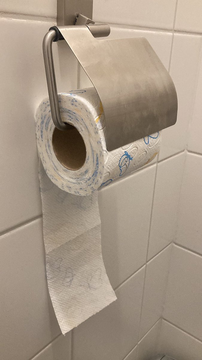 welke psychopaat hangt er zo toilet rollen op?