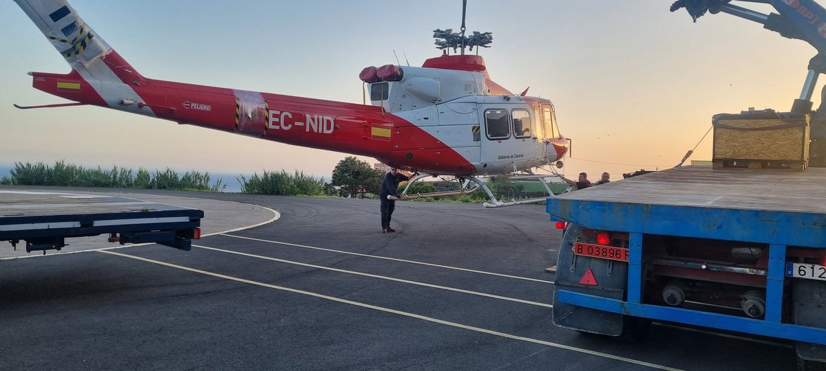 Grusertrans's tweet photo. #transporte en #góndola de #helicoptero. #grúas #camiones #transportesespeciales #barcos #embarcaciones #transportesentreislas #grusertrans #tenerife #canarias https://t.co/9zAjVVVU5F