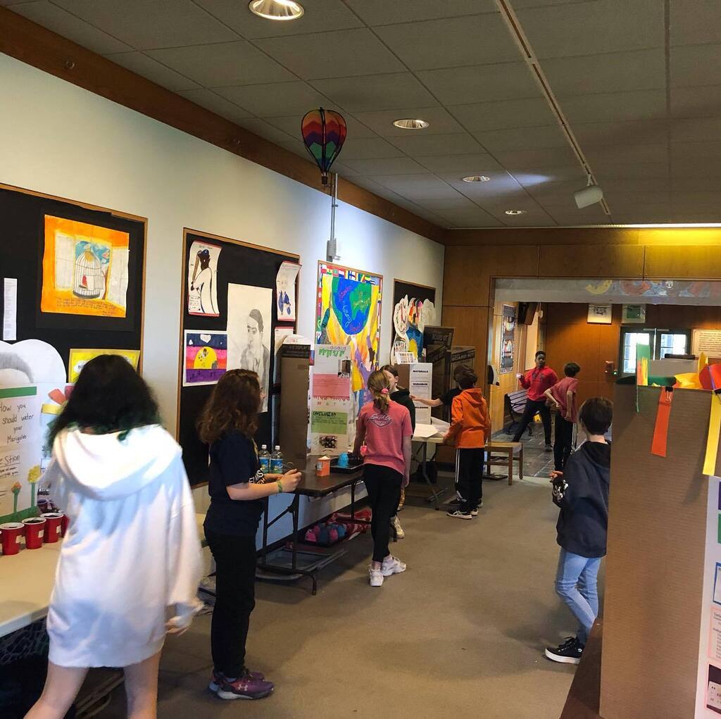 Our Science Fair participants were discussing their projects with fellow classmates and guest judges for the past couple of days. All of our young scientists did amazing work with their experiments. Please come support them at our STEM night taking place… instagr.am/p/CrOIumfOi1K/