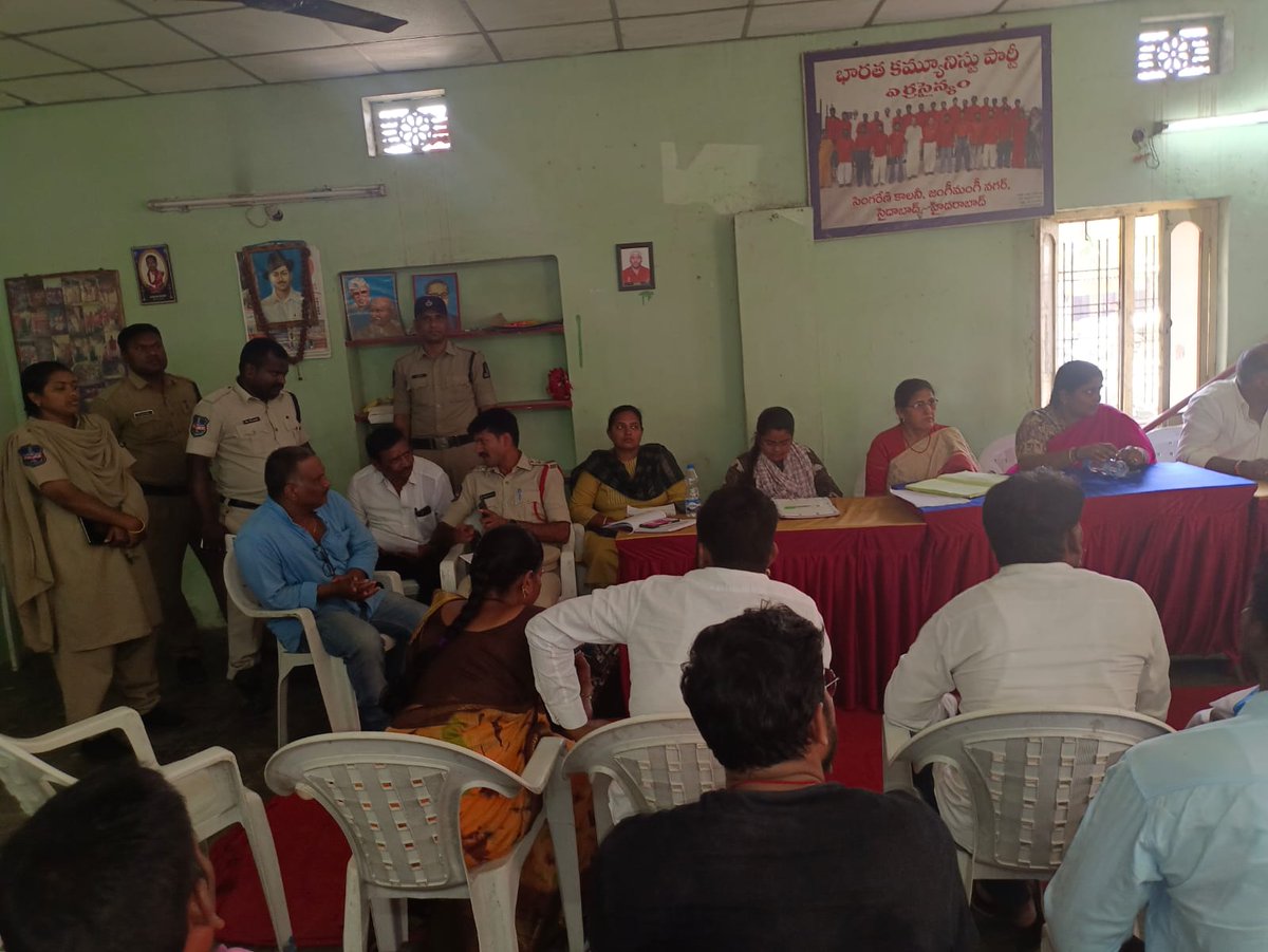 Today Shivaji, SI of PS Saidabad along with Patro Mobile Staff Performed Community Policing at Singareni Colony Community Hall Regarding Cyber Crimes, Dial-100, Eve Teasing, She Teams, and Traffic Rules.