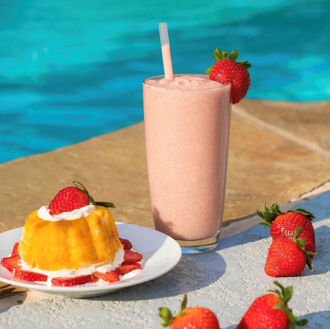 TSUT01's tweet photo. Ooooh, look who’s crashing the party. 👀 It's our new Strawberry Shortcake Smoothie! Available only in app or online thru 5/9. 🍓🍰

https://t.co/MbezACgekc

Follow us on Instagram @tropicalsmoothieutah

#Utah #TropicalSmoothieCafe https://t.co/Yxot5T4whc