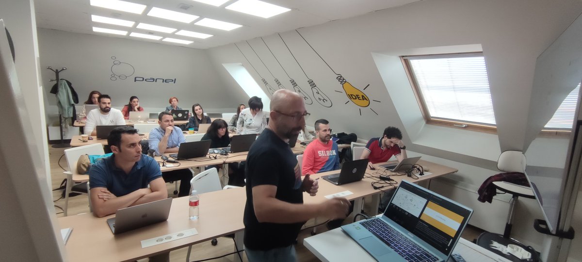 bglarios's tweet photo. Este equipazo de @PanelSistemas ya tiene cara de certificación SAFe for teams 🖤🖤🖤 #EquipoSAFe #EquipoOI1 #EquipoPanel #Cellst https://t.co/kYXj37cXid
