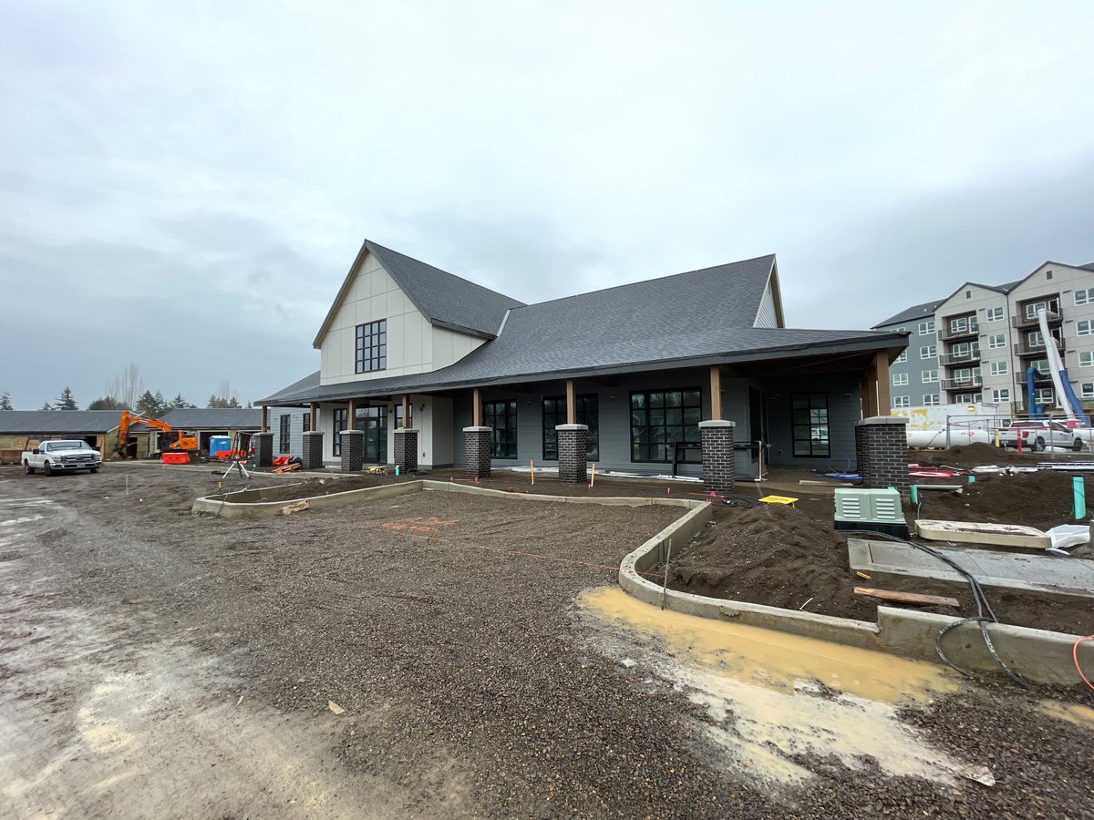 LMC_Con's tweet photo. The Clubhouse at Seven Acres in Milwaukie is progressing steadily! Once finished, it will boast a modern Fitness Center & Yoga Studio and a community kitchen and lounge for residents to enjoy.
#AlwaysBuilding #SevenAcres https://t.co/NFsKBfqq8S