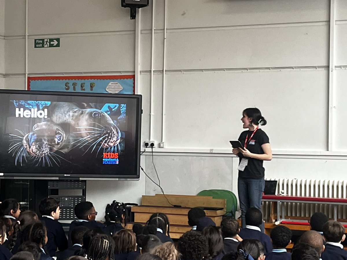 chrisdysonHT's tweet photo. I am simply blown away by the most impressive #Teenager I have ever seen present. Today, for the first time since December I got to introduce an assembly not once but 3 times!Loved it BUT the star of the show was Amy from @BePlasticClever who delivered 5hours of inspirational 1/2 https://t.co/izzCHL2DgM