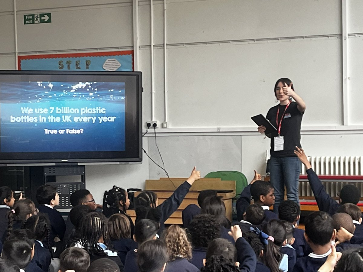 chrisdysonHT's tweet photo. I am simply blown away by the most impressive #Teenager I have ever seen present. Today, for the first time since December I got to introduce an assembly not once but 3 times!Loved it BUT the star of the show was Amy from @BePlasticClever who delivered 5hours of inspirational 1/2 https://t.co/izzCHL2DgM