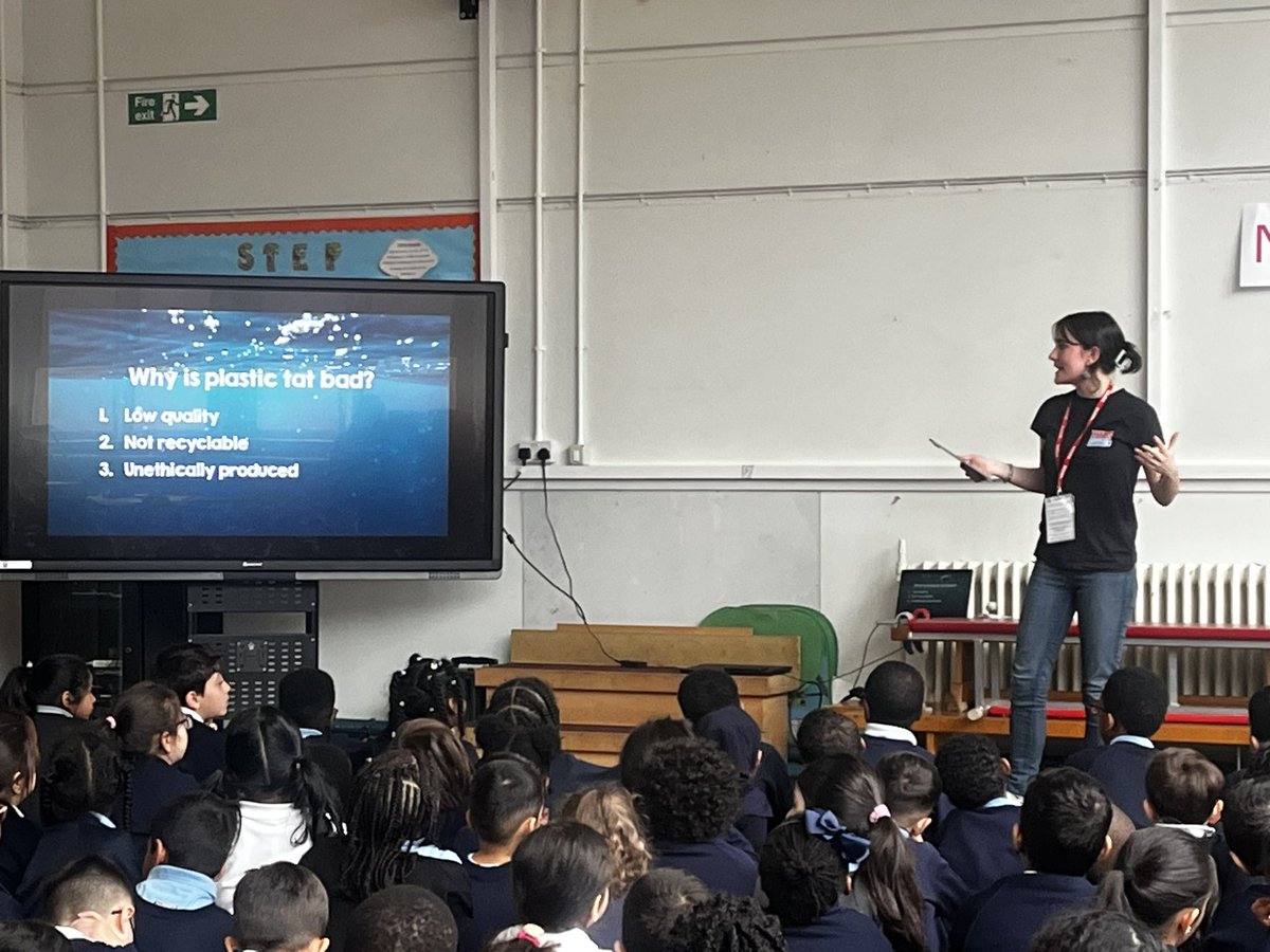 chrisdysonHT's tweet photo. I am simply blown away by the most impressive #Teenager I have ever seen present. Today, for the first time since December I got to introduce an assembly not once but 3 times!Loved it BUT the star of the show was Amy from @BePlasticClever who delivered 5hours of inspirational 1/2 https://t.co/izzCHL2DgM
