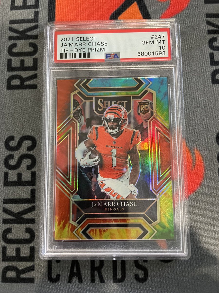 reckless_cards's tweet photo. We continue to pick up as much football as possible. Even though QB’s reign supreme- we thought picking up some Ja’Maar was a nice idea… I mean he does have Joey B throwing him the ball. This Club Level Tie Dye is #’d/25 and is a pop 8.
#whodoucollect #recklesscards #psa10 https://t.co/UI3rkDg762