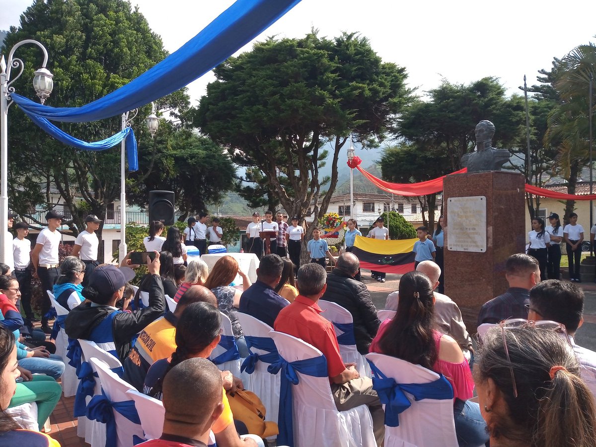 PsuvOrgTa24's tweet photo. Actos conmemoración 213° Aniversario Declaración de la Independencia de nuestra Patria #McpioFcodeMiranda @NicolasMaduro @dcabellor @FreddyBernal @JorgeMenesesFFM @PartidoPSUV @PSUVTachira #GestaIndependentista https://t.co/Qmh3RKpzpk