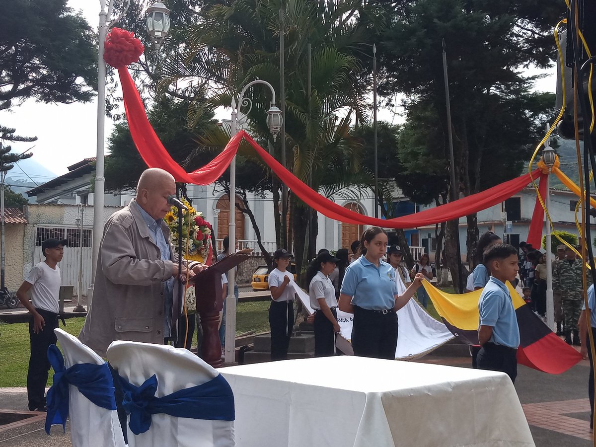 PsuvOrgTa24's tweet photo. Actos conmemoración 213° Aniversario Declaración de la Independencia de nuestra Patria #McpioFcodeMiranda @NicolasMaduro @dcabellor @FreddyBernal @JorgeMenesesFFM @PartidoPSUV @PSUVTachira #GestaIndependentista https://t.co/Qmh3RKpzpk