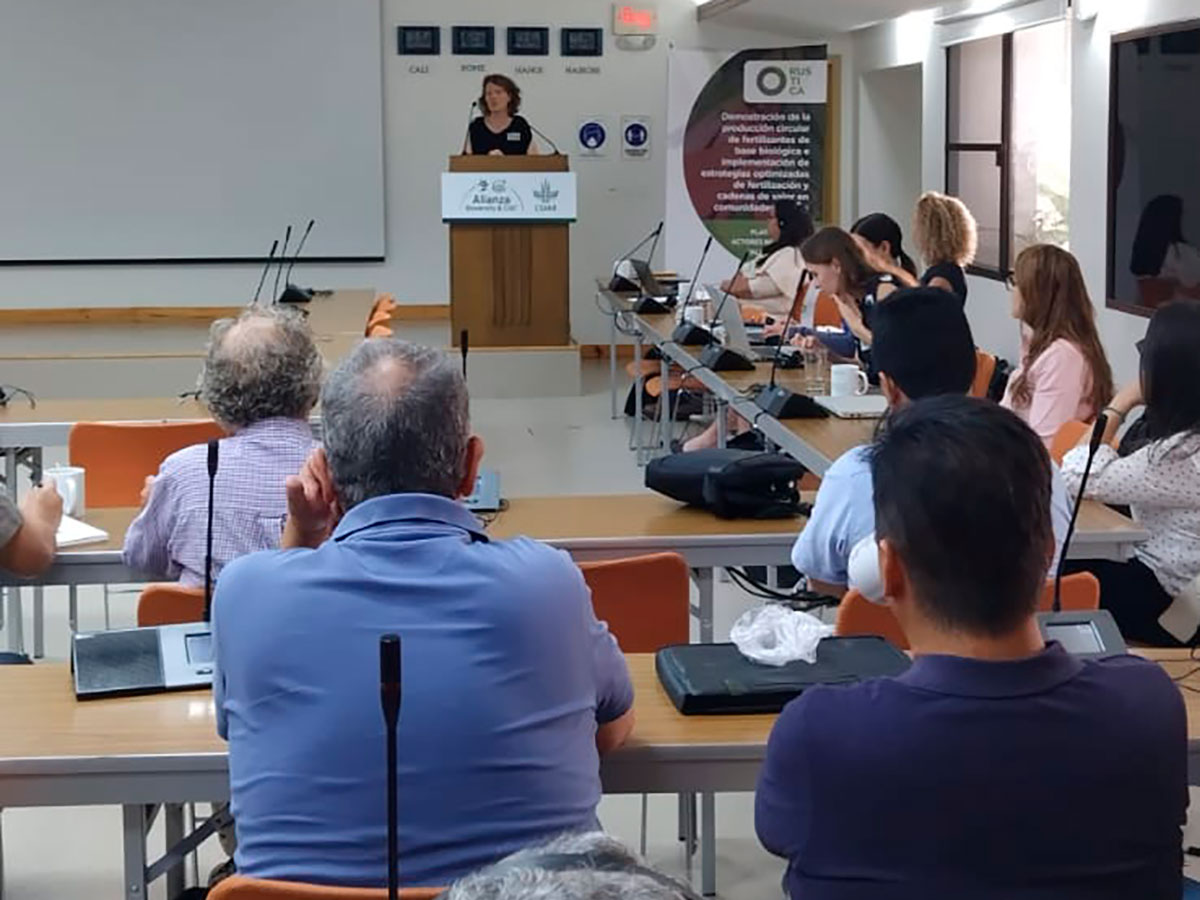 rusticaproject's tweet photo. The Global RUSTICA workshops has just started at #CIAT campus! We will keep you informed of the conclusions of all the working sessions we will have during these 2 days.
#RUSTICA @BiovIntCIAT_Lib @bioeconKUL 
Palmira, Valle del Cauca, #Colombia
#CircularFood systems Latin America https://t.co/CYPeWnGGrI
