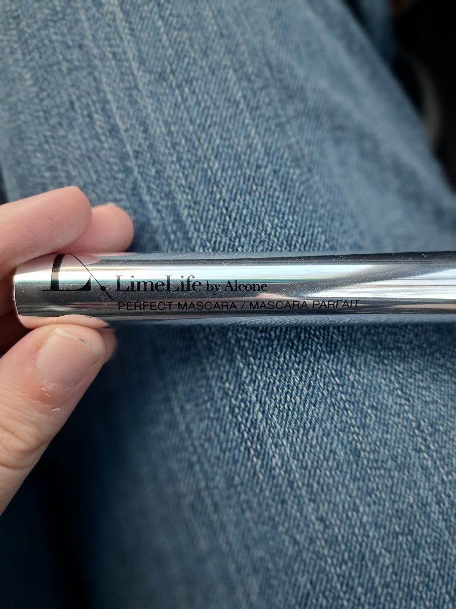 xGirlGoneWeirdx's tweet image. For a long time, I had been looking for a perfect mascara that won't clump my eye lashes the same way my previous mascaras had. I finally found the solution! The Perfect Mascara by LimeLife lives up to its name!

limelifebyalcone.com/MichaelaEvans

#makeup #limelife #beautyguide #mascara