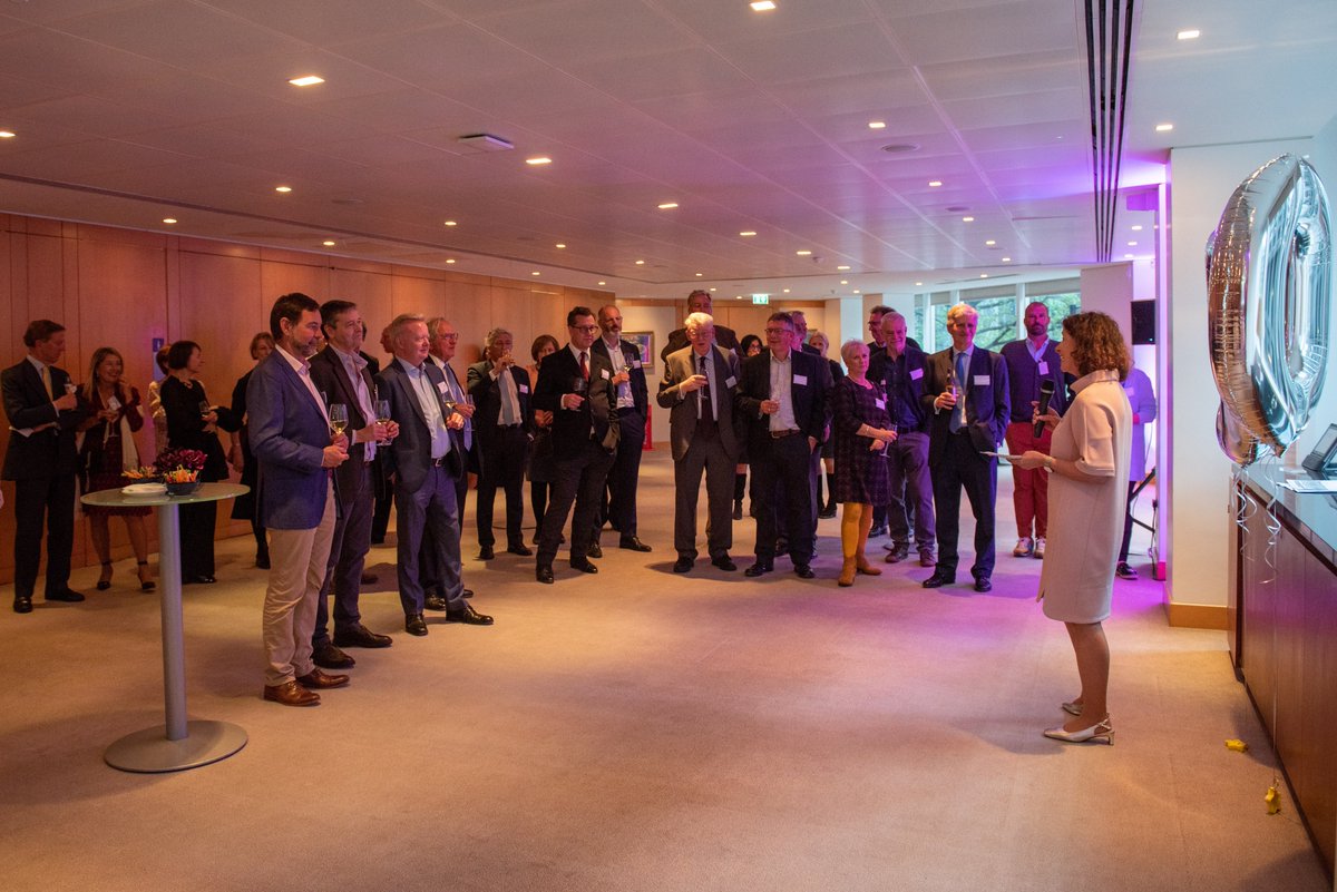 Lovely to see friends and former colleagues from the Linklaters New York office between 1972-2000 celebrating the 50th anniversary of the New York office. What a wonderful atmosphere sharing many happy memories and stories.