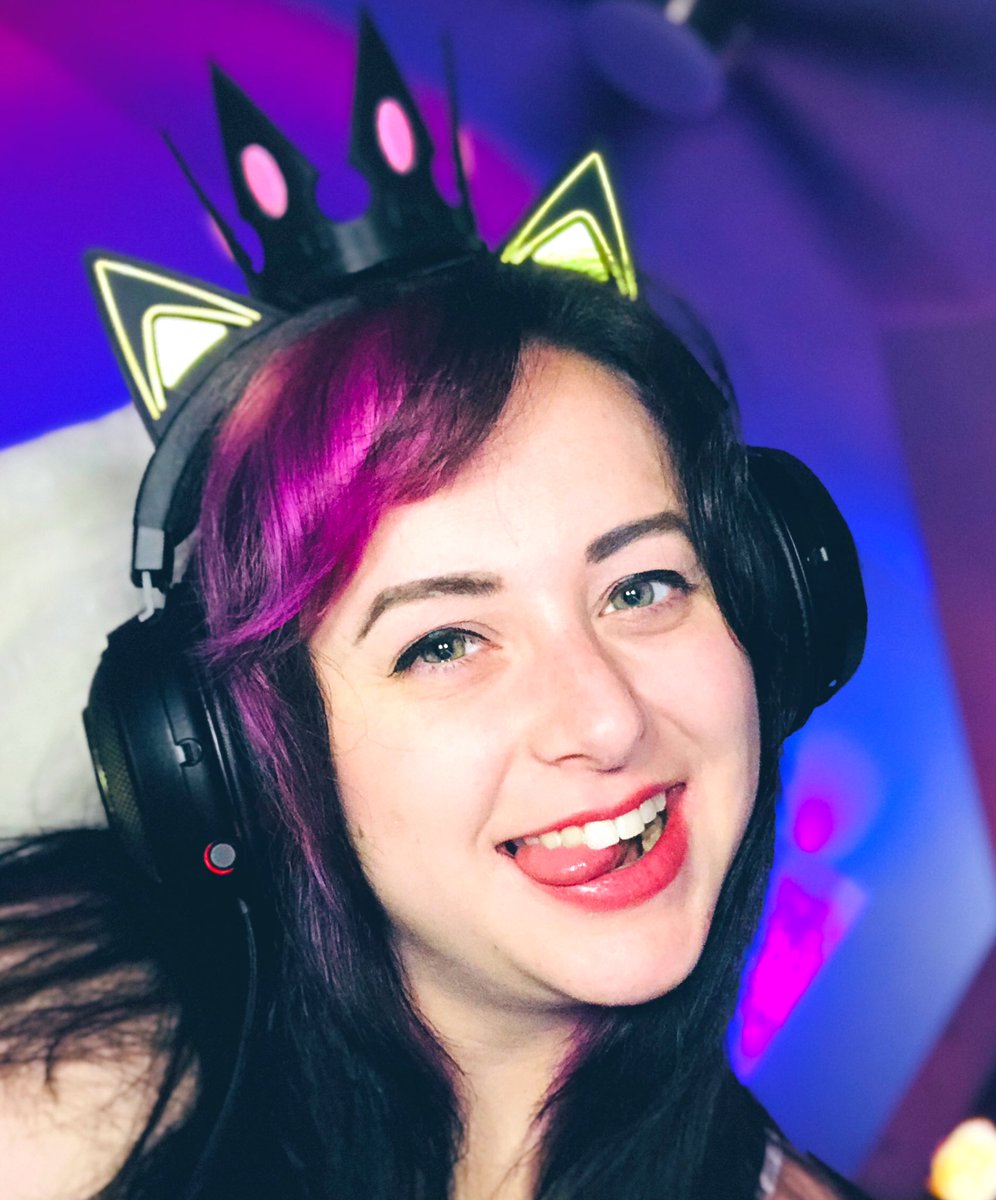 breezlebit's tweet image. ✨2️⃣7️⃣✨ got my crown on and I’m ready to party!! #BirthAlert #birthdaygirl #twitch #birthdaystream #live