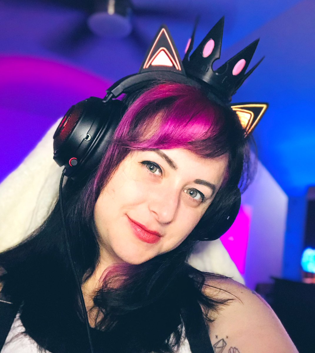breezlebit's tweet image. ✨2️⃣7️⃣✨ got my crown on and I’m ready to party!! #BirthAlert #birthdaygirl #twitch #birthdaystream #live