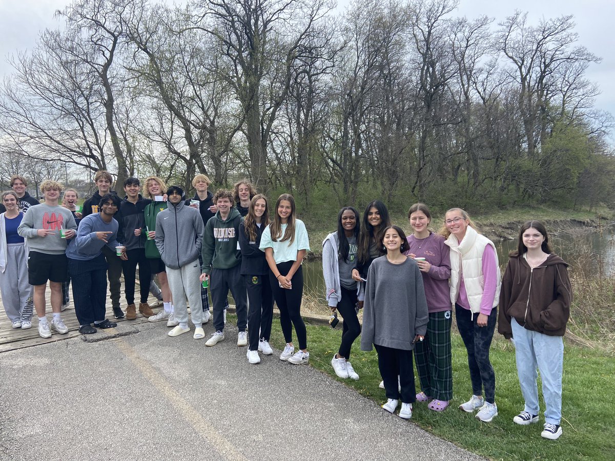 MeganVoitik's tweet photo. Walking away our worries! @WaubonsieValley #mentalhealthmatters https://t.co/Ki4KY1MSSd