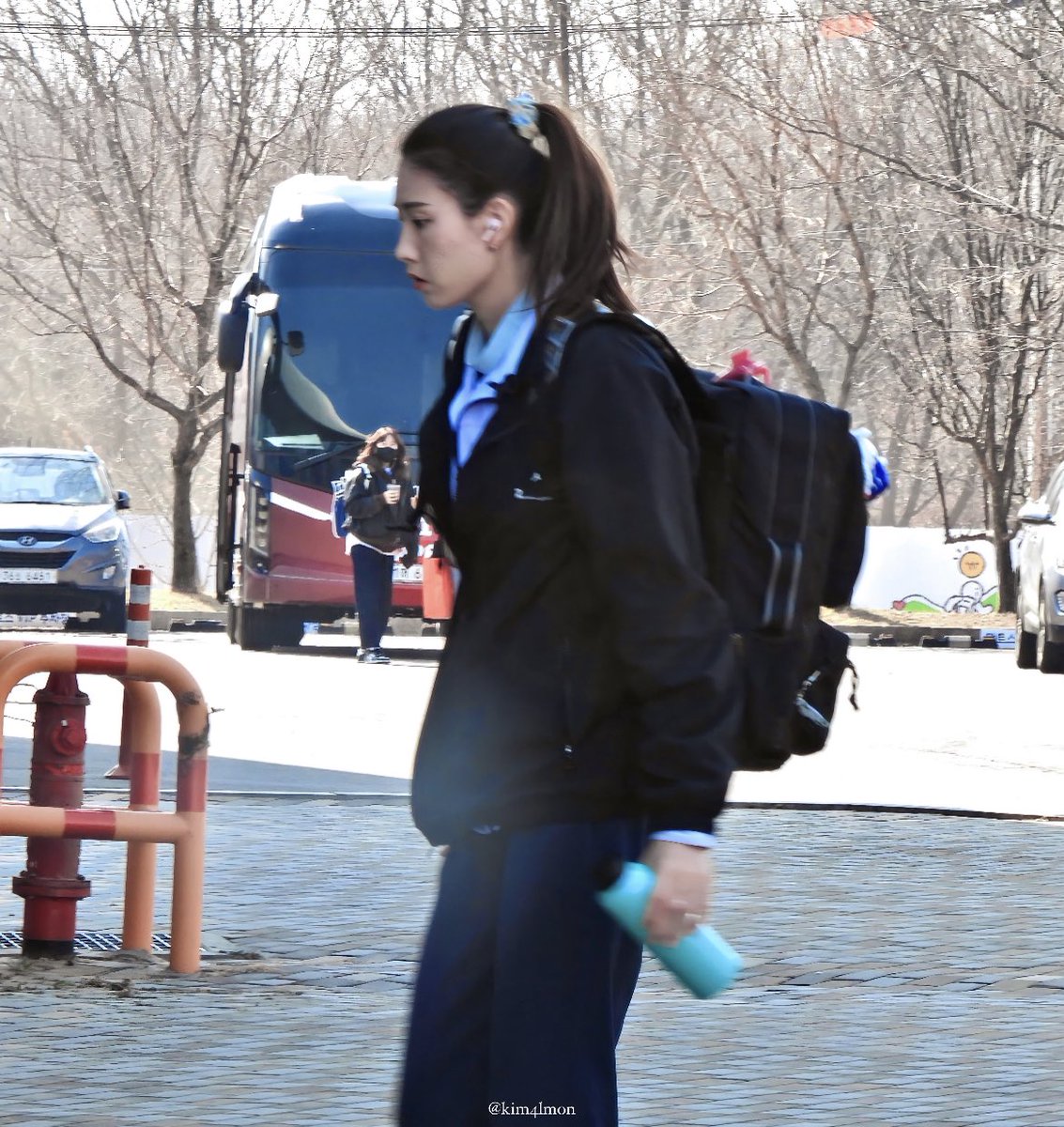 230318  #김수지 🐰💙

원래 출근길 안 찍는데 ‘마지막 경긴데 찍어볼까?’ 하고 찍은 사진...🥺

출근길은 처음 찍어봐서 초점도 다 나가고 살릴 수도 없는 사진이지만 ‘IBK기업은행 NO.11 김수지’로써 마지막 출근 사진인 만큼 올려봅니다 :)

다가올 시즌에는 수지언니가 더 행복하길 바라요 🍀