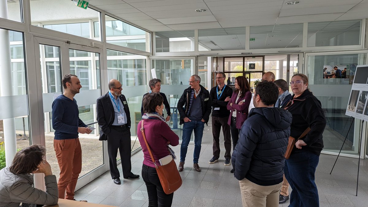 Inria_Nancy's tweet photo. 🤝 Nous avons le plaisir d'accueillir une délégation de l'@IHEST !
👀 Au programme : découverte d'@Inria, des travaux de recherche & des partenariats européens du centre, visite du @LHS_GrandEst, du #CreativLab et temps d'échanges & de pratique autour du dialogue science société. https://t.co/YMin4iHtQE