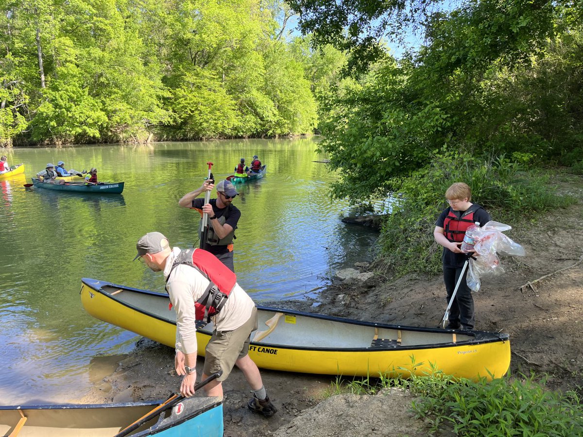 jeffstate's tweet photo. Jefferson State's Spring Clean Up is Underway on the Cahaba River!

#Cahaba #CahabaRiver #WaterKeeper #WaterIsLife #ThisIsAlabama #CleanUp #DontLitter #KeepAlabamaBeautiful #PALS #PeopleAgainstALitteredState https://t.co/kQYXFSJzlG