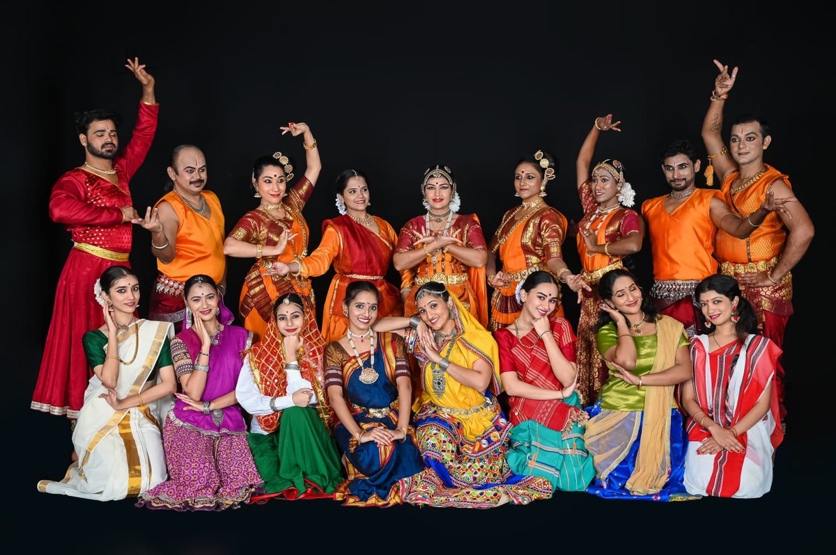 bhawanasomaaya's tweet photo. Proud to be collaborating with #nalandadancereaearcentre on a unique ballet combining all classical dance forms #SvaAbhivyakti is a dance presentation of my book #LettersToSelf published by @FingerprintP. Trailer link
https://t.co/vpCczKgwV7 https://t.co/KnyXCb6C9U