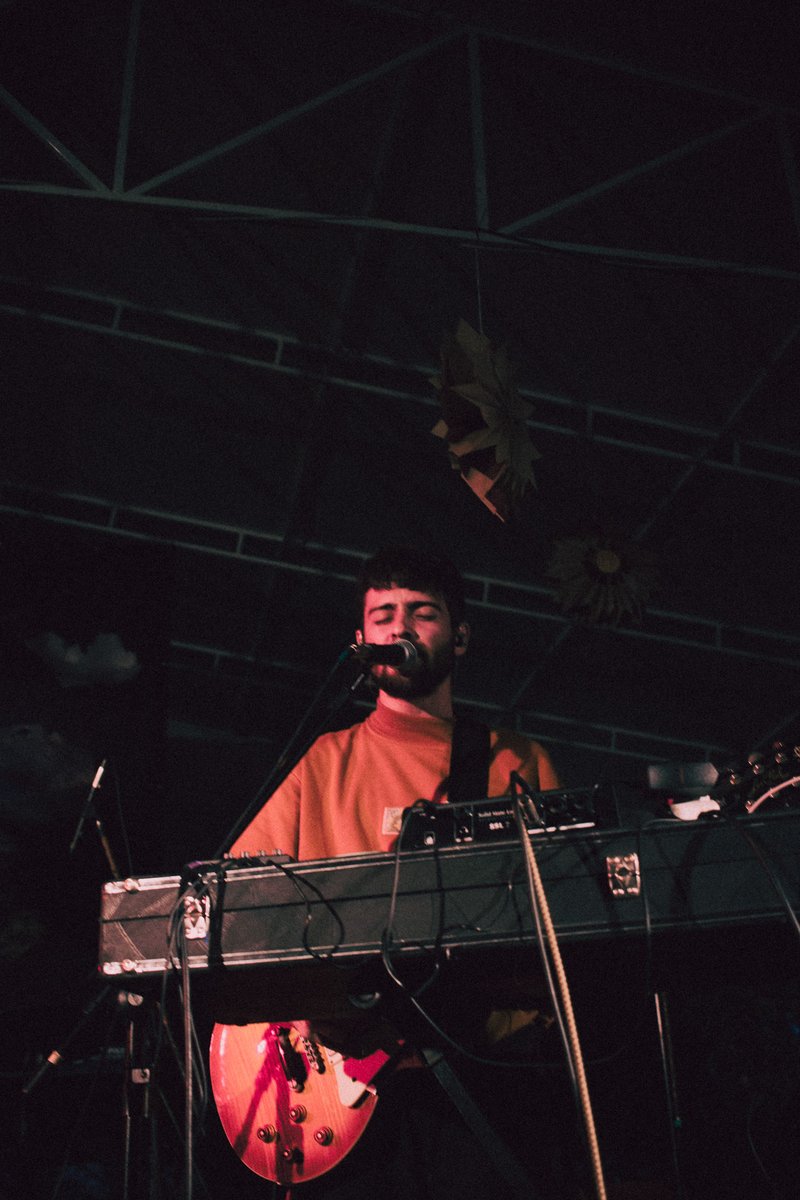 to cercada de gnt incrível <a href="/kasselsounds/">KASSEL</a>