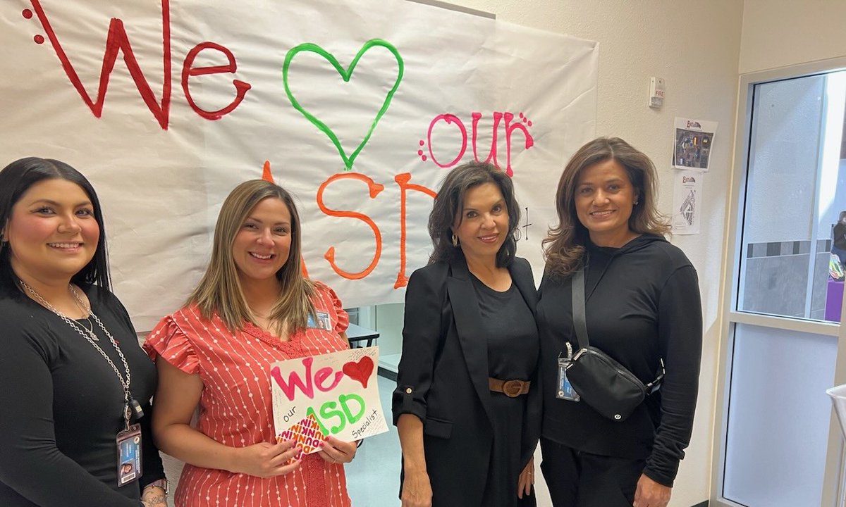 We Love Our ASD Specialist! <a href="/cmijares_CI/">Clarissa Mijares</a> <a href="/vcarrizal_CI/">Virginia Carrizal</a> @jvasquez_EHS #TeamSISD <a href="/MOlivarez_CI/">Melissa M Olivarez</a> @AJansen_CI <a href="/JorgeSaenz_/">Jorge Sáenz</a>