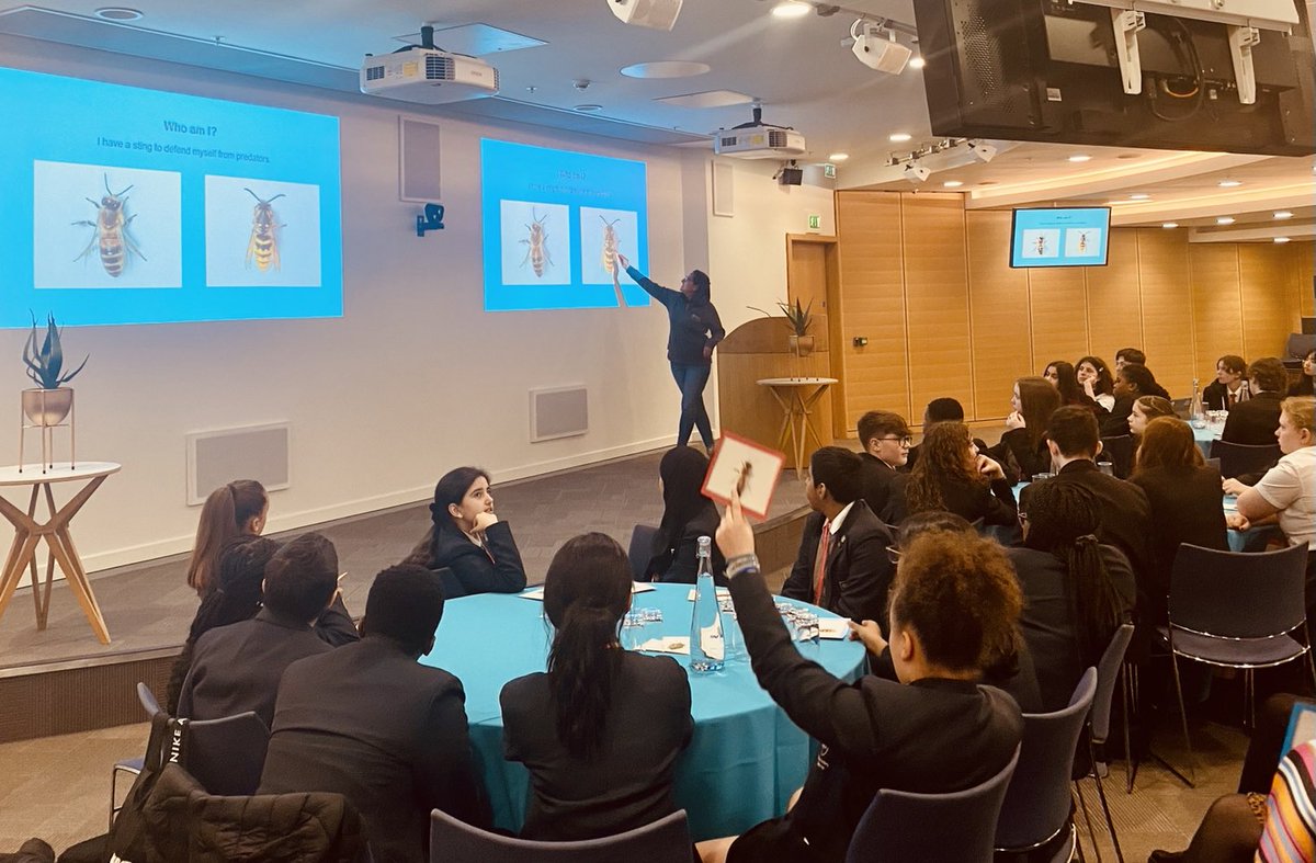 RebeccaBirkbeck's tweet image. Hands up 🙌 on Day 2 of our ⁦@CoopAcademies⁩ #ecoconference ⁦@coopuk⁩ HQ. Great session with ⁦@The_RHS⁩ 🐝🍃🌳🌸