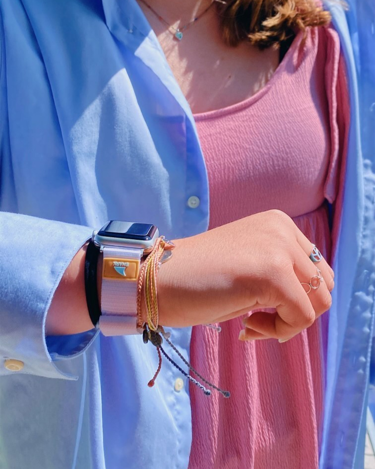 freestyle_watch's tweet photo. show off your style with Freestyle #AppleWatch Straps 🔥
🦈: Freestyle Apple Watch™ Strap Blue Tie Dye
📸: @itzjunie.j
_
#retroaesthetic #applewatchbands #applewatchstraps #watchstrap #myfreestylewatch #smartwatchstraps #watchlover https://t.co/PTUCRz3bbm https://t.co/Fy1XPlnNpc