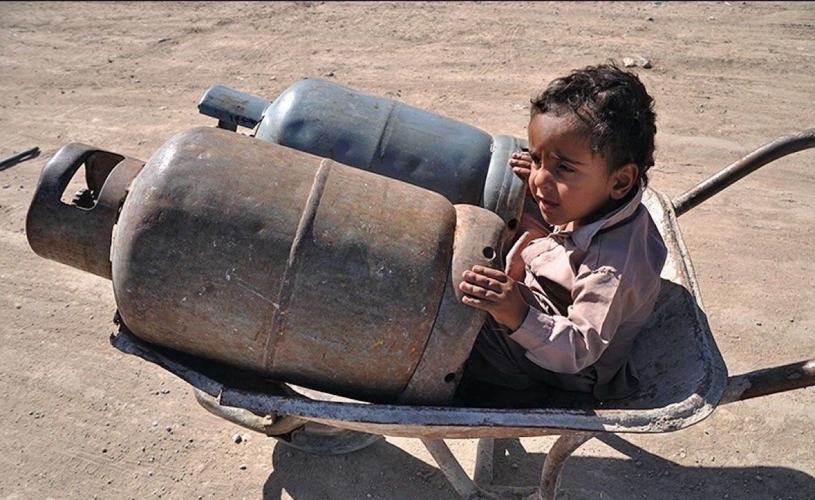 iwont_forget's tweet photo. میدونید درد چیه؟!!
 خط لوله گازی از وسط بلوچستان رد میشه و به پاکستان صادر میشه اما مردم بلوچستان هیچ سهمی از اون ندارن...
#مهسا_امینی https://t.co/o4BkD5mbDR