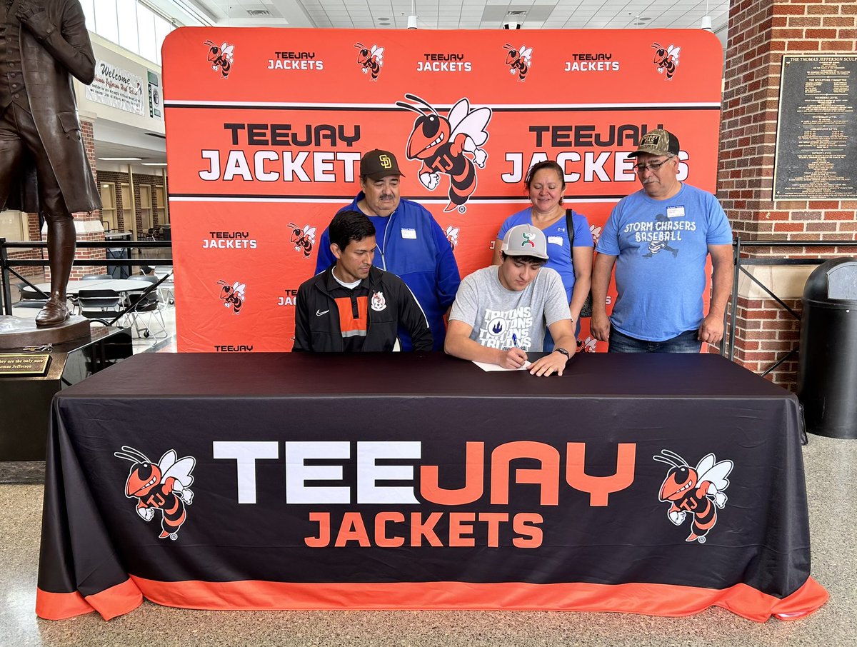 TJHighSchool_CB's tweet image. CONGRATULATIONS to Anthony Silva on his signing today as he committed to further his education and soccer career at Iowa Central. Anthony has participated in XC and is a 4 year member of the TJ Boys soccer team. 
#levelup
#jacketpride
#stingersup