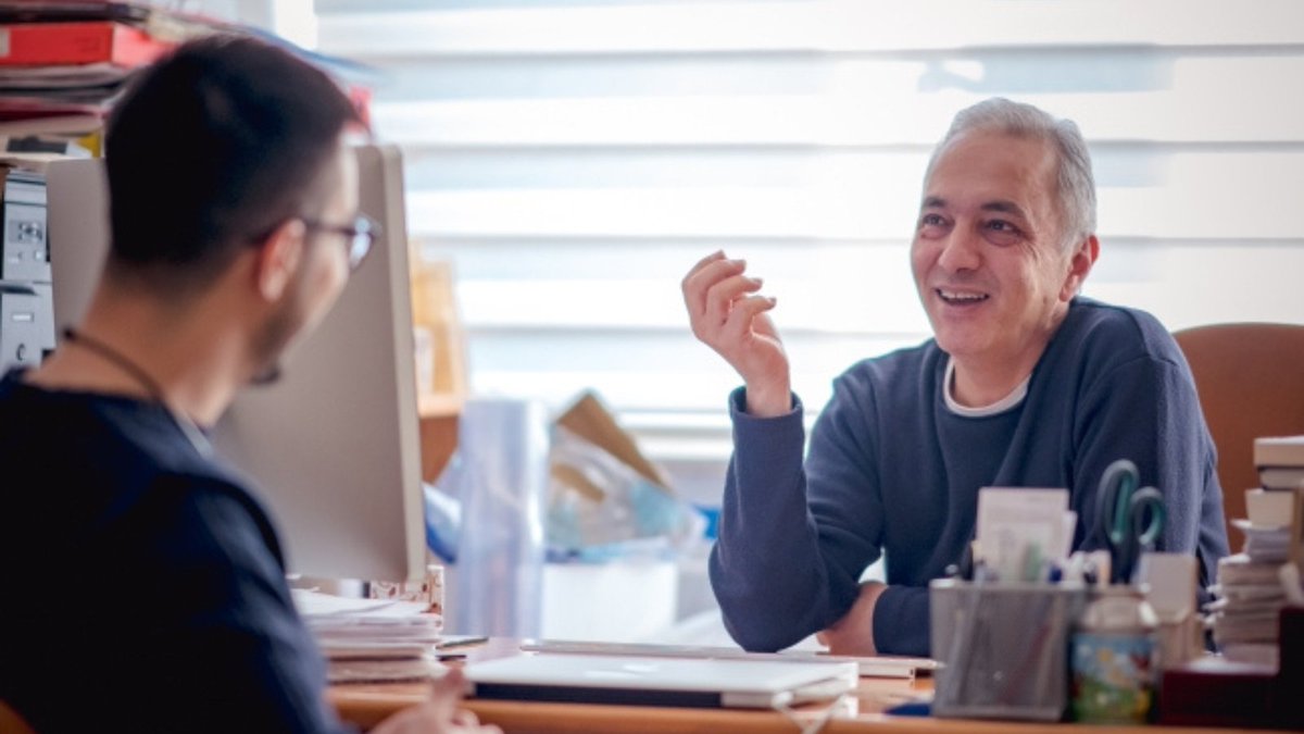 insidehighered's tweet photo. #StudentSuccess | Academic Success Tip: Rebrand Office Hours

Professors promote office hours in fresh ways to clarify the purpose for students and create a more supportive environment that encourages asking questions. #HigherEd https://t.co/B74D4lh7Ji https://t.co/qVkUkXH6KQ