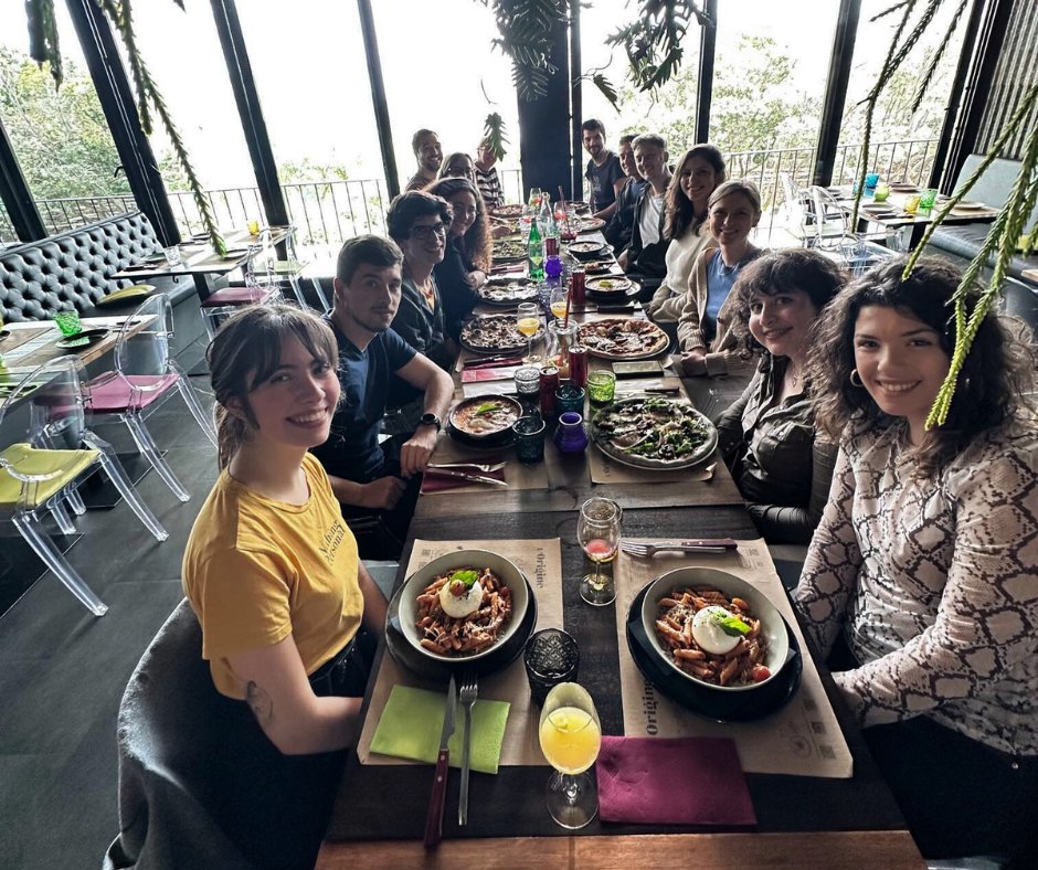 cloviomedia's tweet photo. For our most recent #teamevent, we kicked things off by piling into #telecabinelisboa gondolas and enjoying the views over the Tagus River. Next came a delicious lunch at #PizzerialOrigine, followed by a few tense games of blackjack at #CasinoLisboa. https://t.co/AdGW3nELbE
