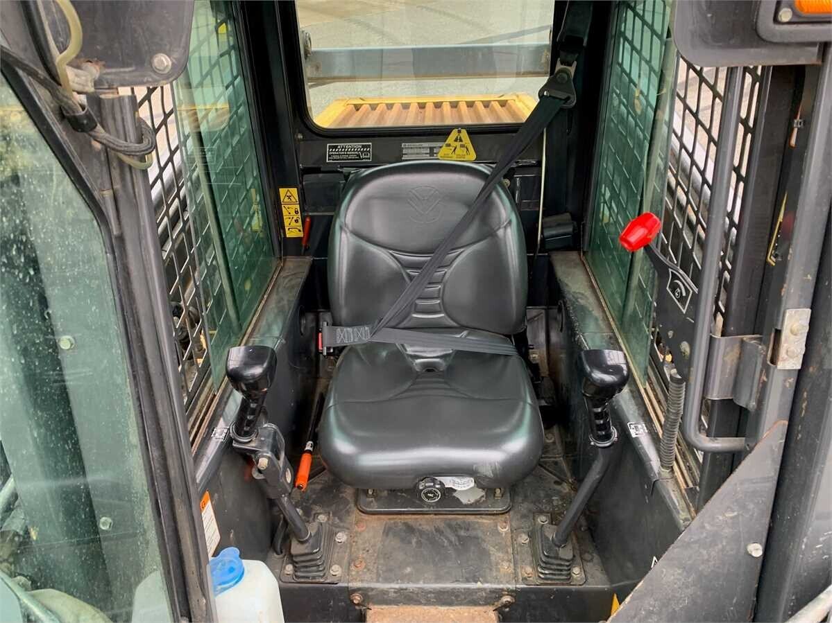 municibid's tweet image. 2003 New Holland LS180 skid loader up for online auction. 72" bucket, 31.4 GPM hydraulics, and enclosed cab with heat. Lightly used, regularly serviced with no known deficiencies except for air conditioning.
mbid.us/3GPRRcC

#NewHollandLS180 #skidloader #onlineauction